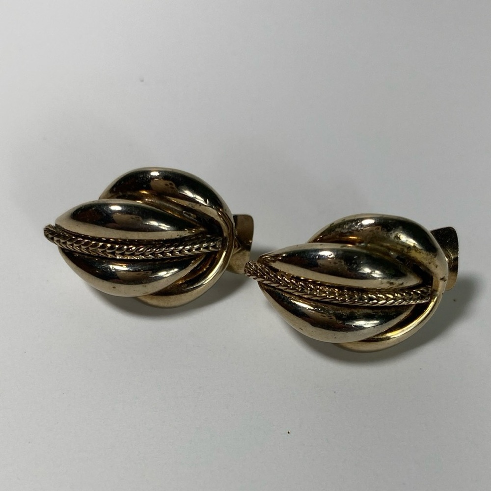 Gold Tone signed Sperry clip on earrings